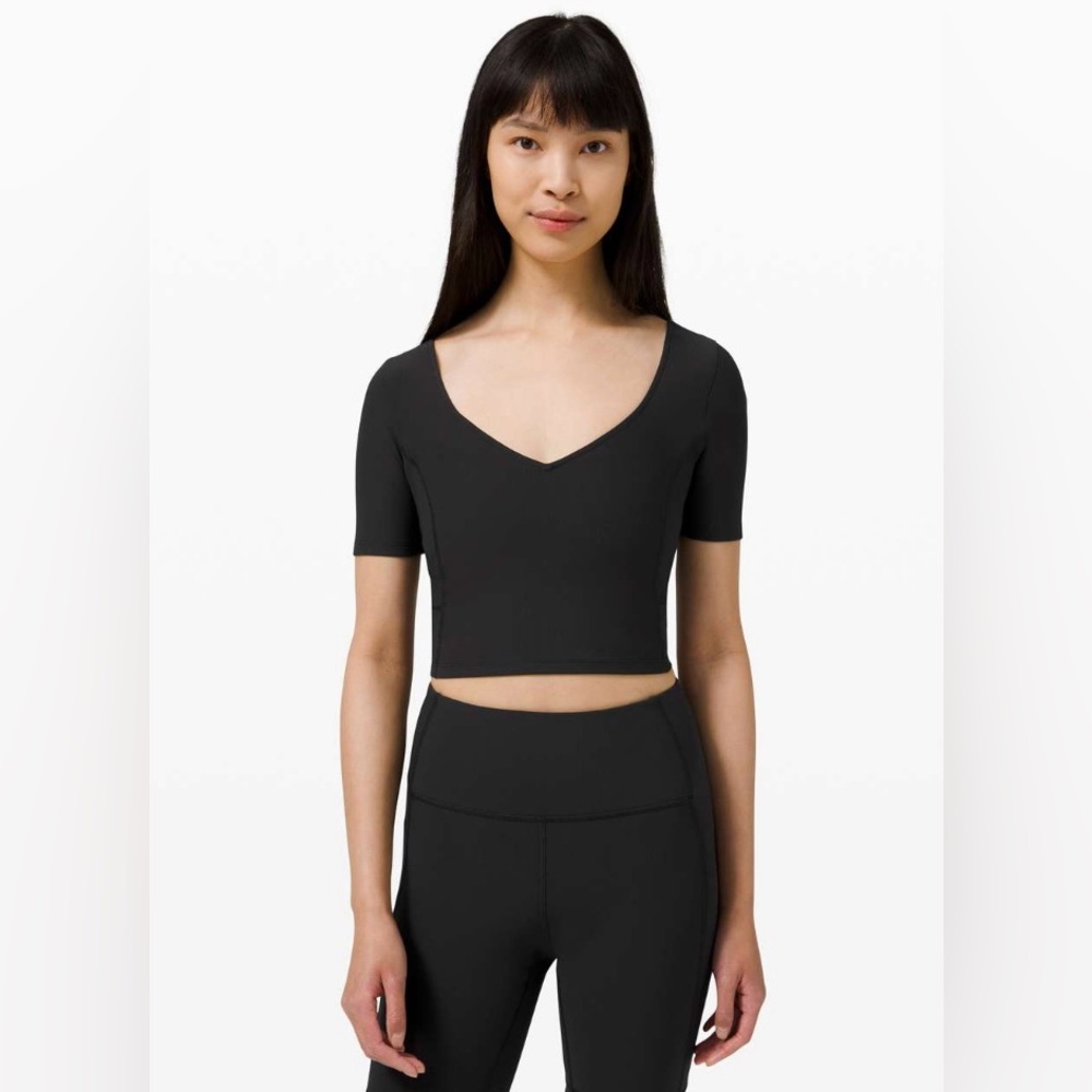 EUC 🍋 Lululemon Ribbed Contoured V-Neck Yoga Short Sleeve